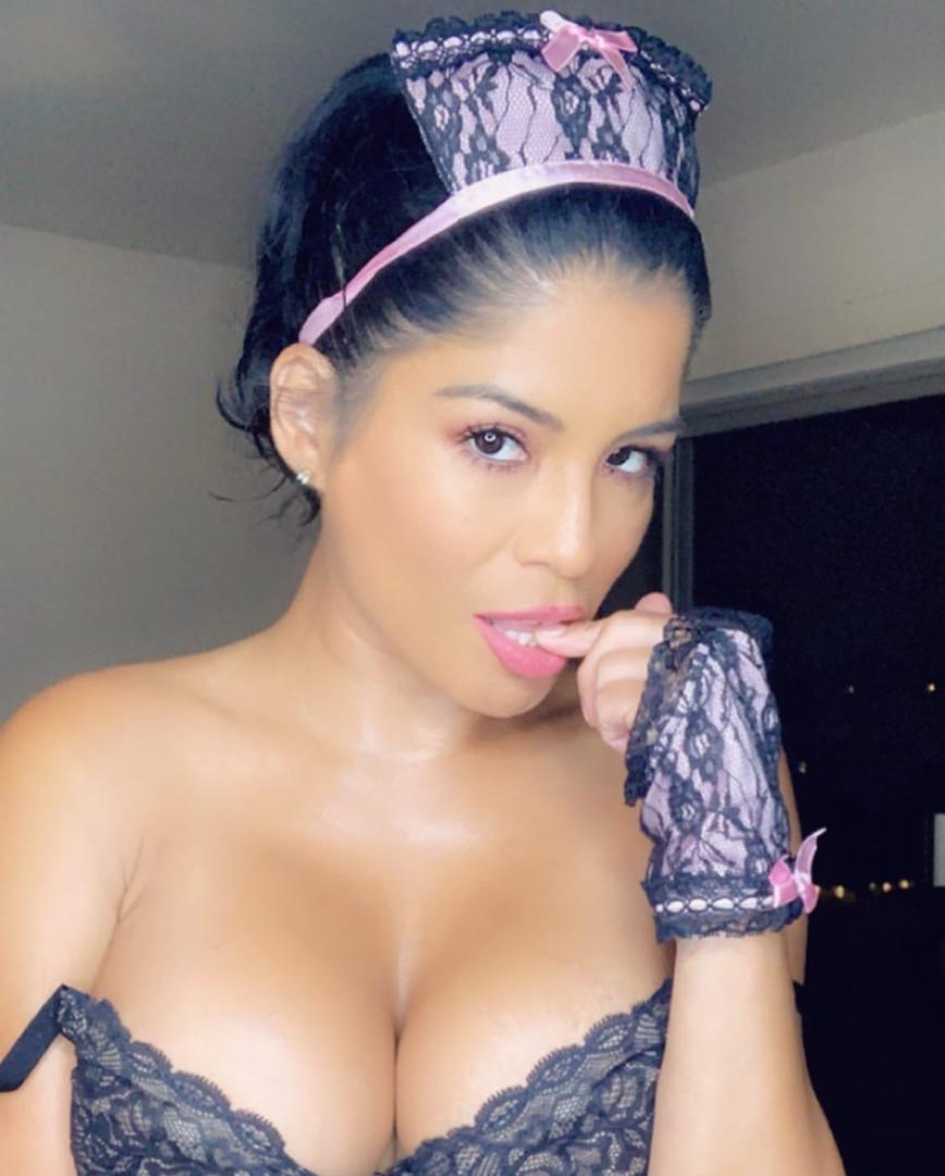 Türbanla Sevişen Dul Escort Halime